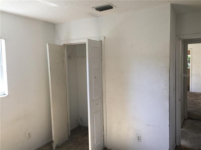 Photo 14 of 24 - 1040 31st St E, Palmetto, FL 34221