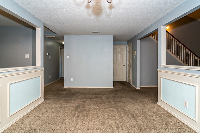 Photo 10 of 25 - 10252 Dawson Trl, Fort Worth, TX 76108