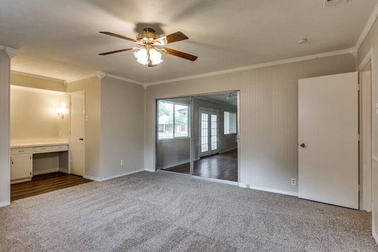 Photo 16 of 29 - 303 Greenhill Ln, Rockwall, TX 75087