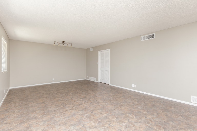 Photo 14 of 25 - 5814 W Frier Dr, Glendale, AZ 85301