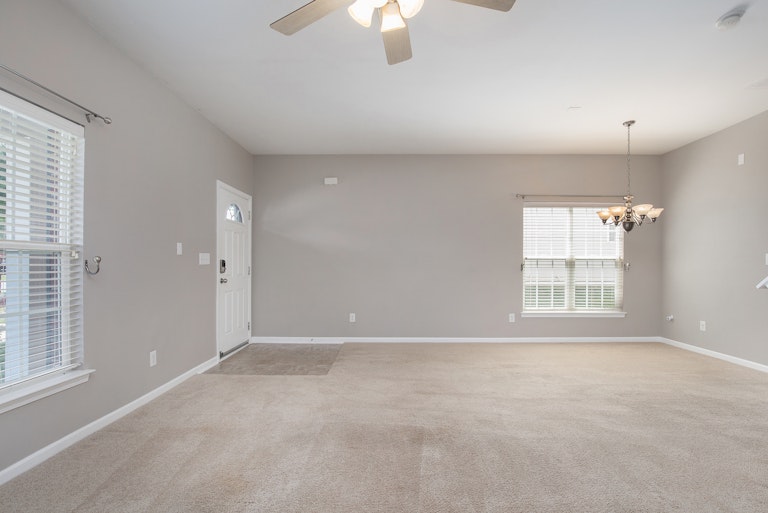 Photo 8 of 17 - 3107 Golden Dale Ln, Charlotte, NC 28262