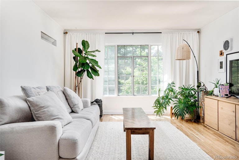 Photo 5 of 26 - 1410 Vine St #3, Denver, CO 80206