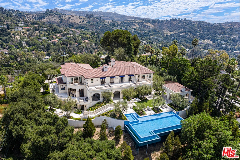 Photo 1 of 1 - 3100 Benedict Canyon Dr, Beverly Hills, CA 90210