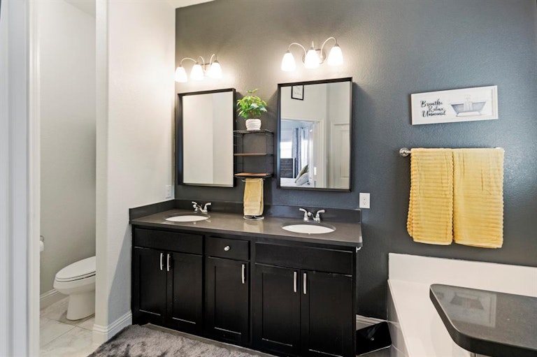 Photo 16 of 23 - 5901 Humber Ln, Aubrey, TX 76227