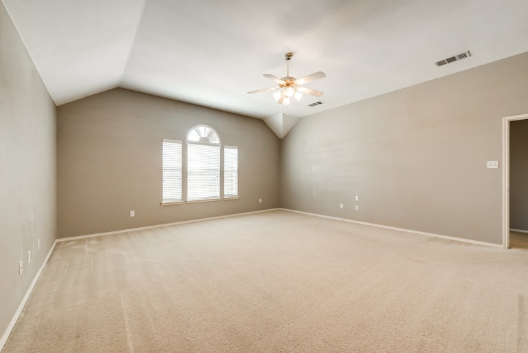 Photo 27 of 33 - 9909 Chadbourne Rd, Fort Worth, TX 76244