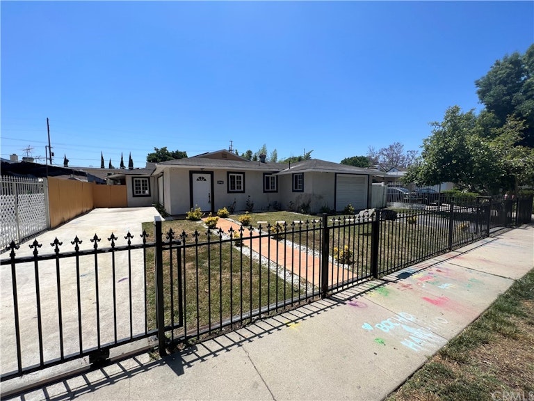 Photo 2 of 43 - 13944 Hartland St, Van Nuys, CA 91405