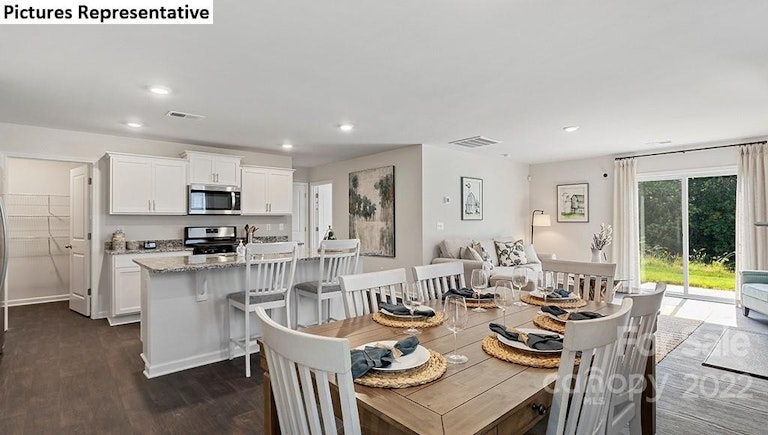 Photo 3 of 28 - 8117 Clairwood Dr #8, Charlotte, NC 28269