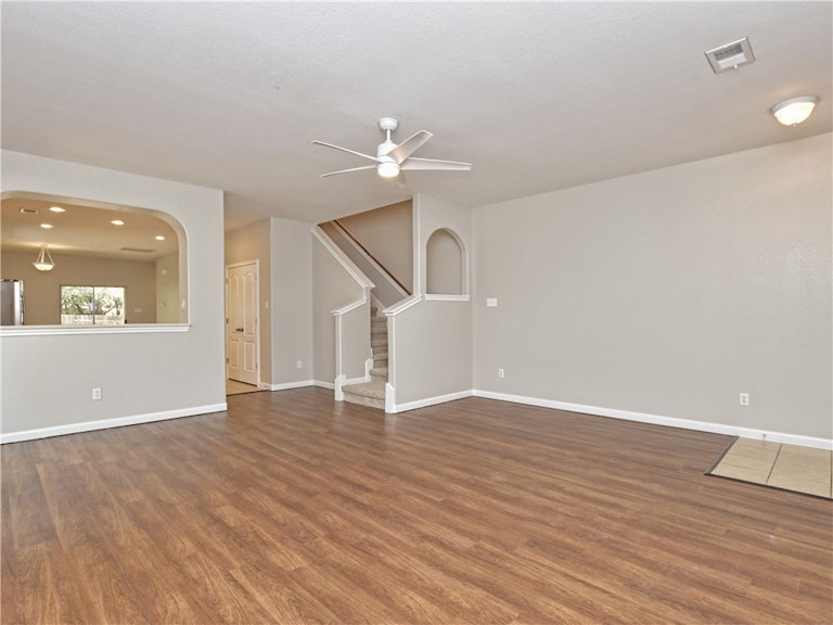 Photo 5 of 40 - 2116 Amur Dr, Austin, TX 78745