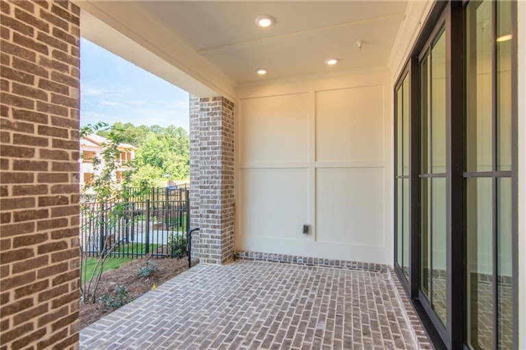Photo 2 of 37 - 211 Downing Dr #81, Alpharetta, GA 30022