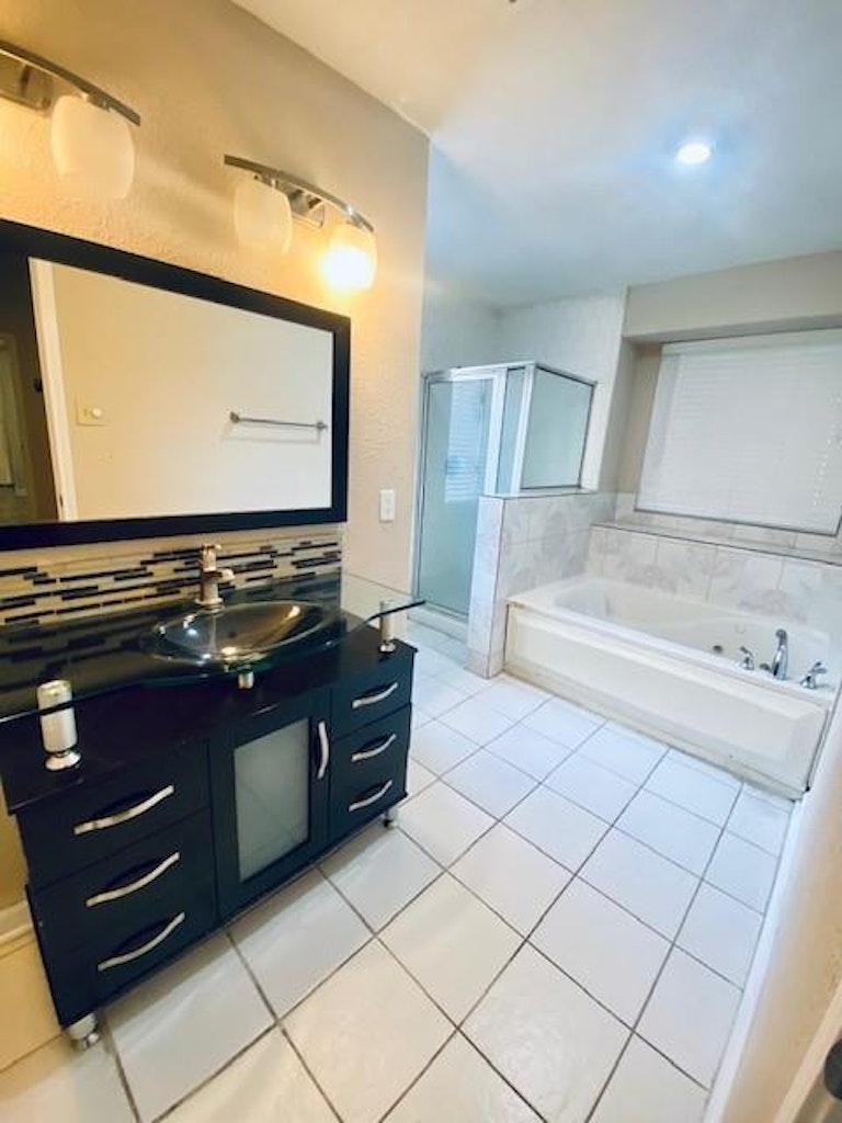Photo 22 of 36 - 6126 Nancet Dr, Houston, TX 77041