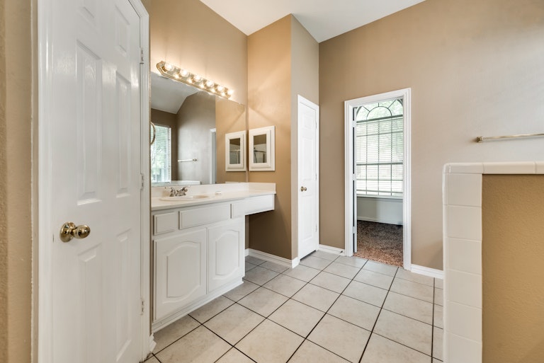 Photo 16 of 30 - 106 Forest Bend Dr, Coppell, TX 75019
