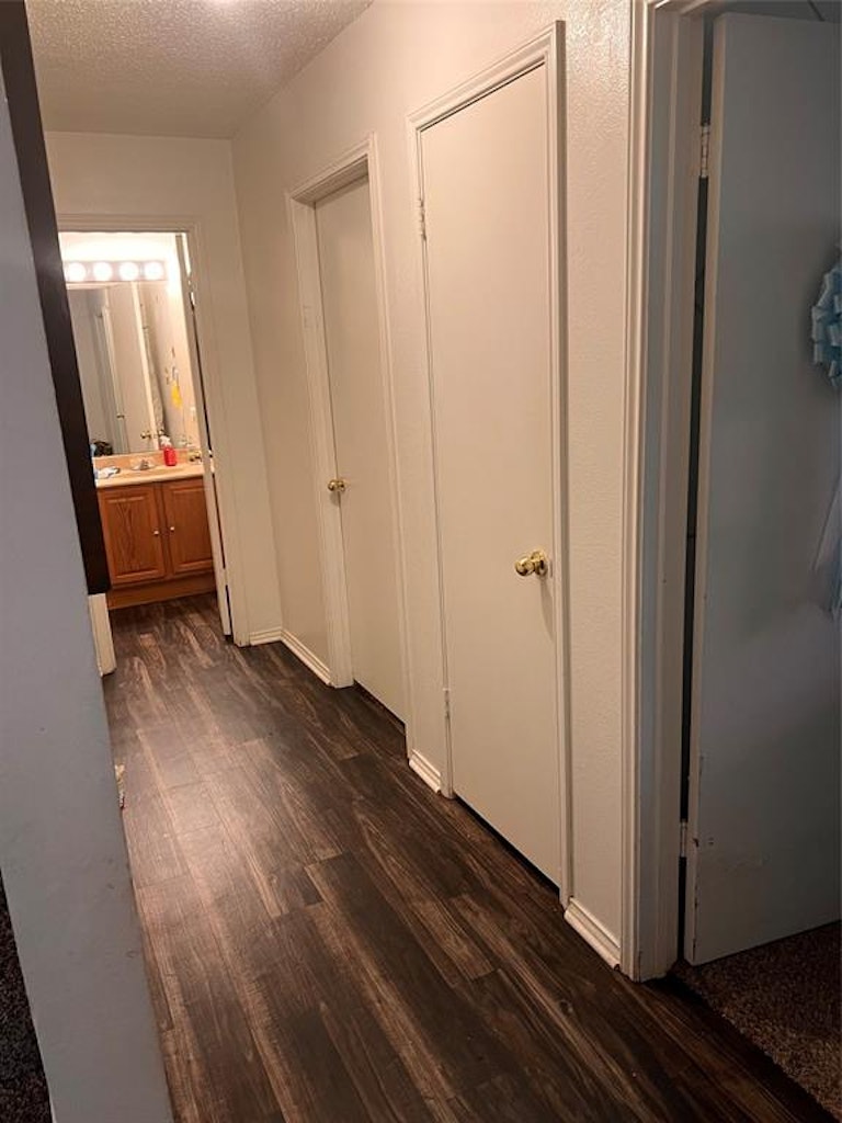 Photo 4 of 5 - 209 Idle Creek Ln, Desoto, TX 75115