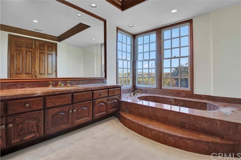 Photo 21 of 35 - 9 Leesbury Ct, Newport Beach, CA 92660