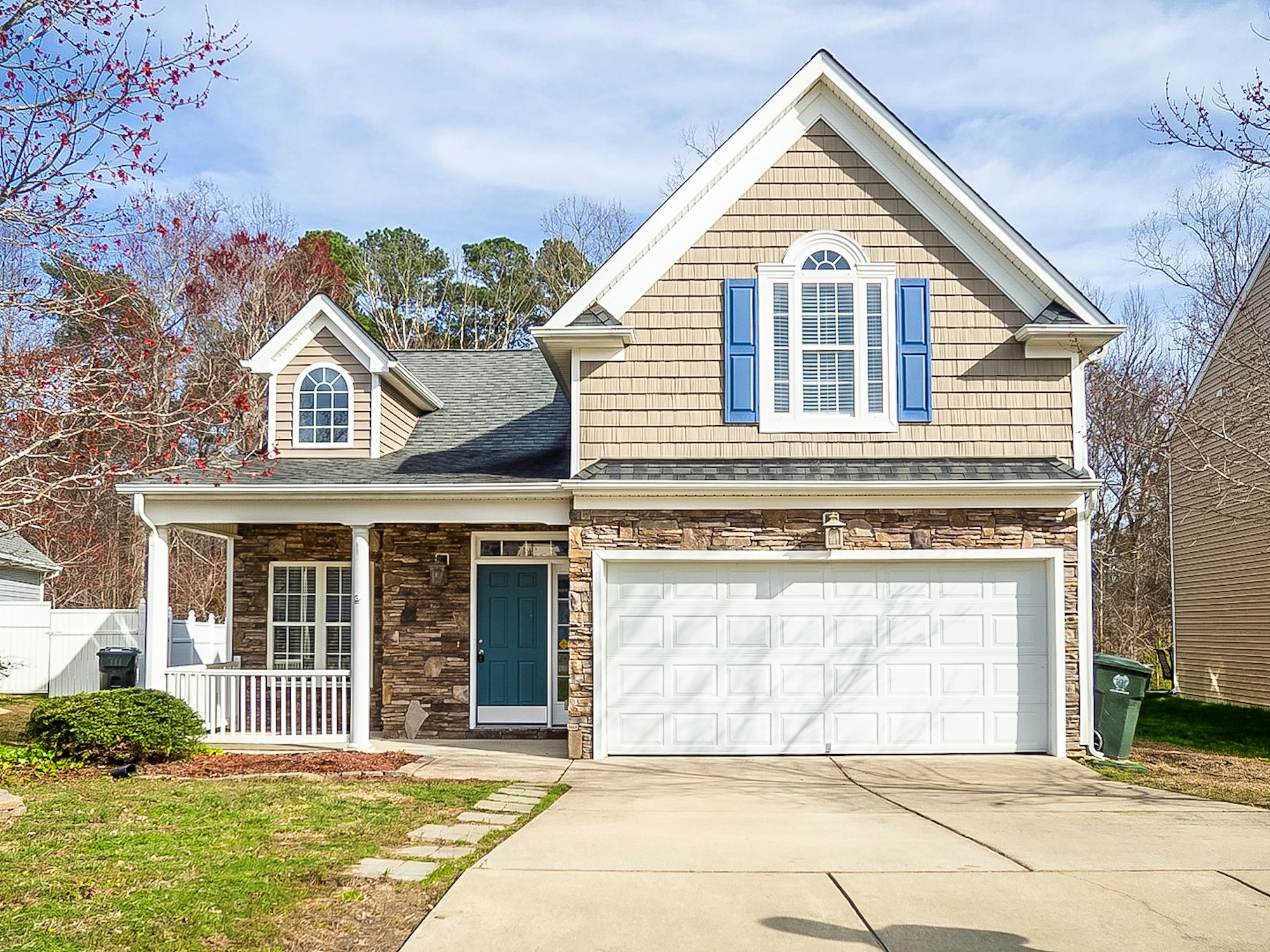 Photo 1 of 27 - 8004 Willowglen Dr, Raleigh, NC 27616