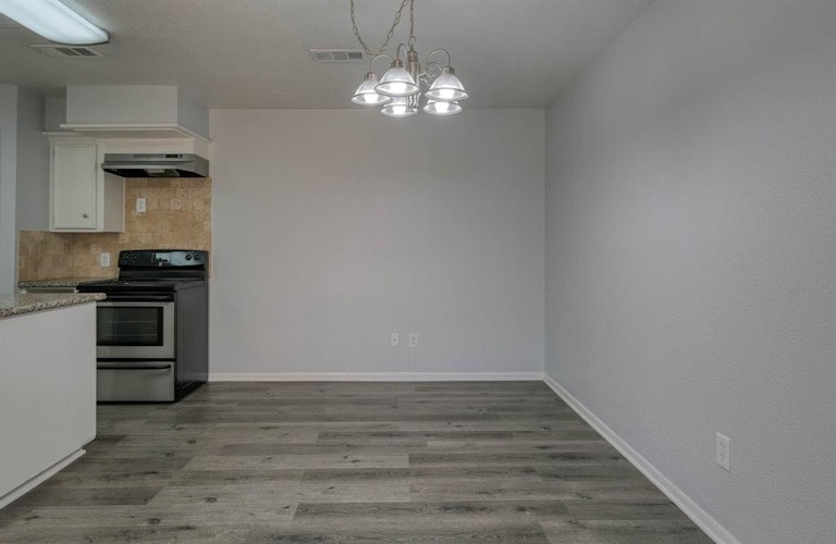 Photo 9 of 27 - 13411 Ravensway Dr, Cypress, TX 77429