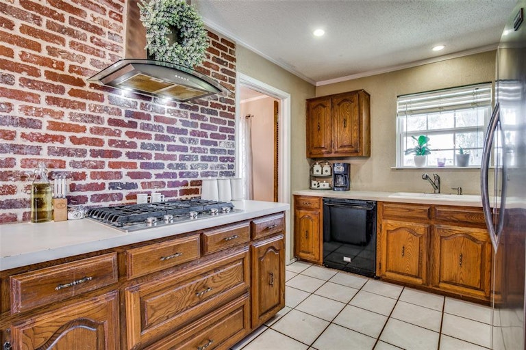 Photo 5 of 36 - 3008 Kensington Dr, Mesquite, TX 75150