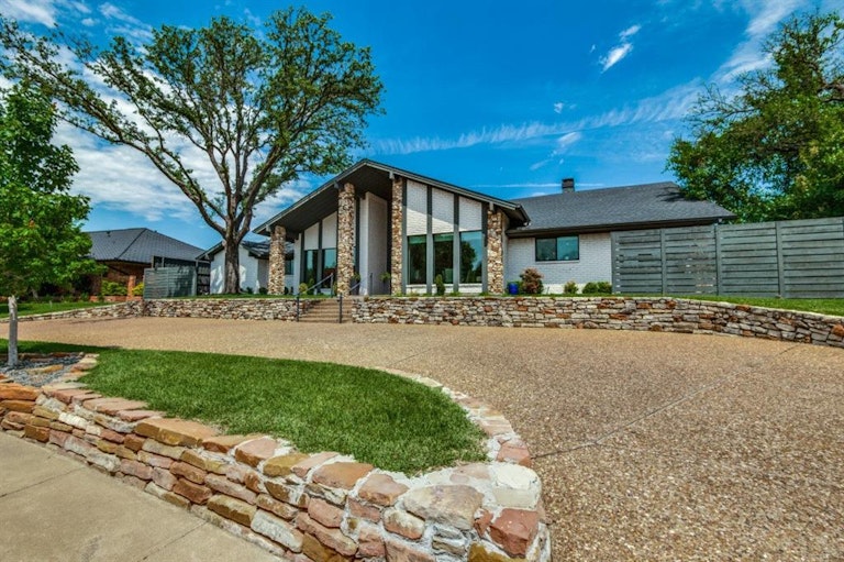 Photo 29 of 33 - 7031 Brookshire Dr, Dallas, TX 75230