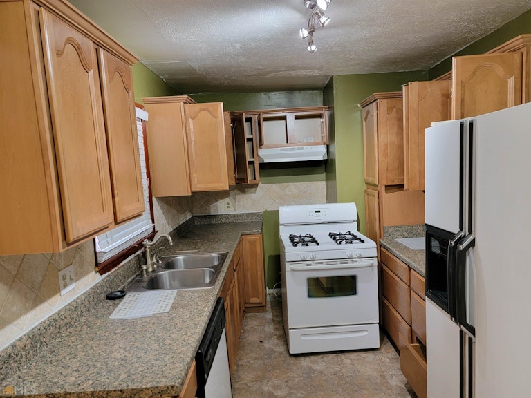 Photo 14 of 20 - 1028 Mountain View Rd NW, Conyers, GA 30012