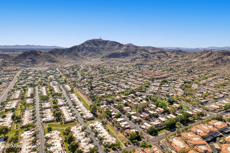 Photo 34 of 40 - 10430 N 10th Pl #2, Phoenix, AZ 85020