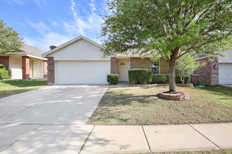 Photo 1 of 26 - 1049 Fort Apache Dr, Haslet, TX 76052