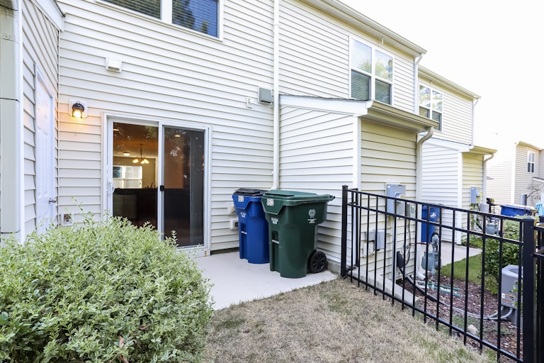 Photo 5 of 25 - 8512 Quarton Dr, Raleigh, NC 27616