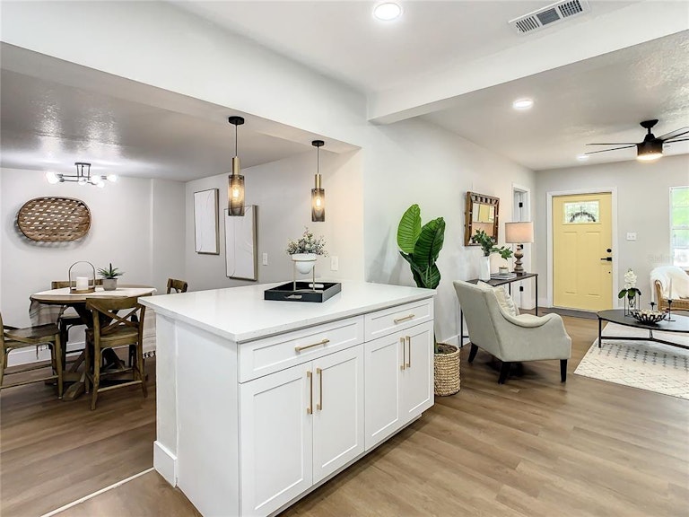 Photo 11 of 26 - 420 40th St S, Saint Petersburg, FL 33711