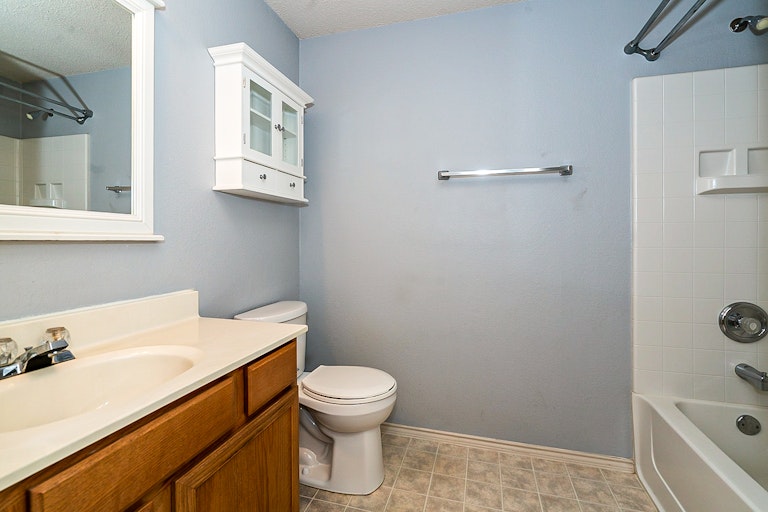 Photo 14 of 25 - 10252 Dawson Trl, Fort Worth, TX 76108