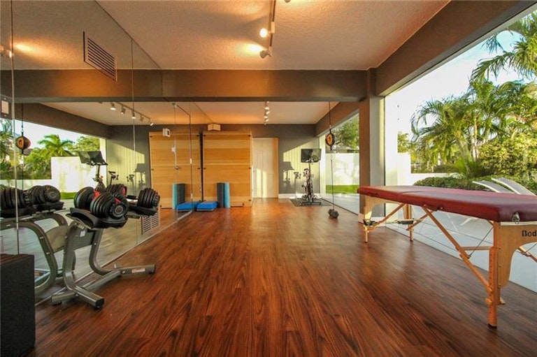 Photo 20 of 25 - 1400 Siesta Dr, Sarasota, FL 34239
