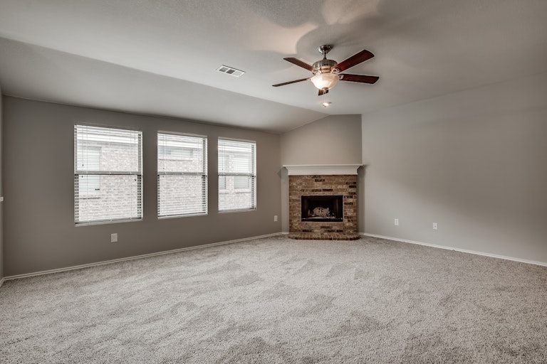 Photo 7 of 24 - 409 Twin Knoll Dr, McKinney, TX 75071