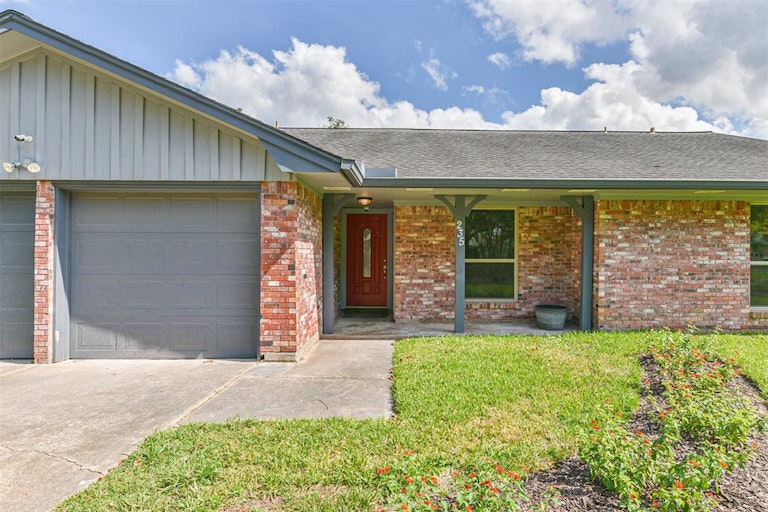 Photo 4 of 47 - 235 Highland Ter, League City, TX 77573