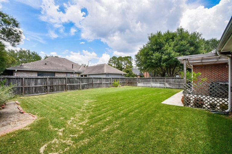 Photo 32 of 34 - 7702 Flax Dr, Houston, TX 77071