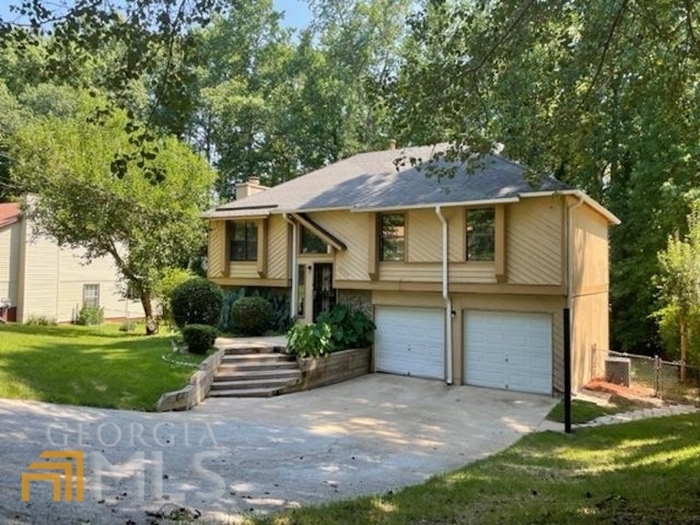 Photo 1 of 33 - 6358 Valley Dale Dr, Riverdale, GA 30274