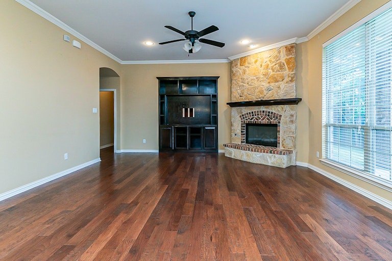 Photo 5 of 37 - 4712 Eddleman Dr, Fort Worth, TX 76244