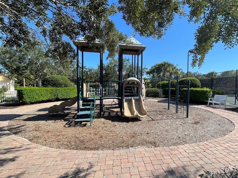 Photo 31 of 33 - 5979 Benevento Dr, Sarasota, FL 34238