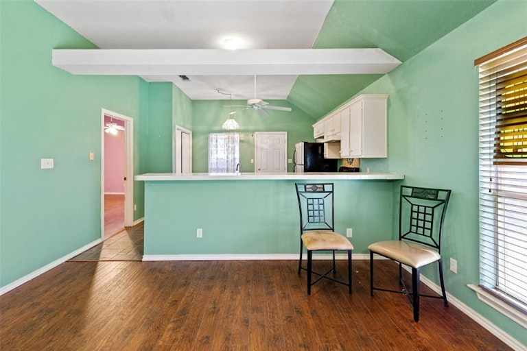 Photo 4 of 26 - 405 Crowe Dr, Euless, TX 76040