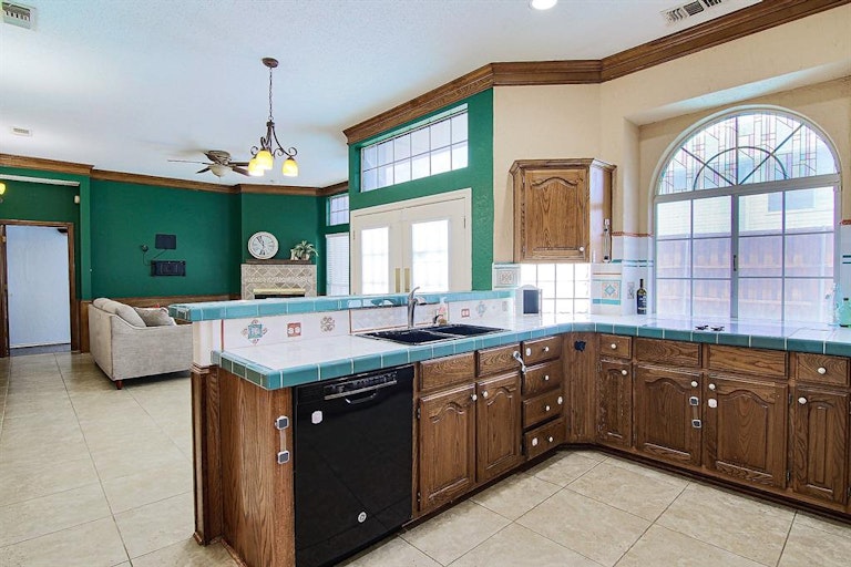 Photo 9 of 38 - 1302 Barclay Dr, Carrollton, TX 75007
