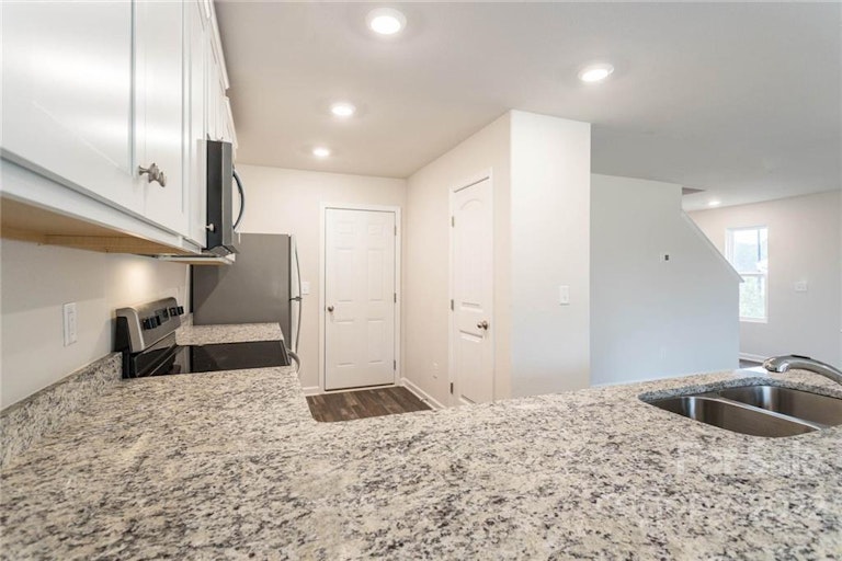 Photo 9 of 19 - 9401 Creedmore Hills Dr, Charlotte, NC 28214