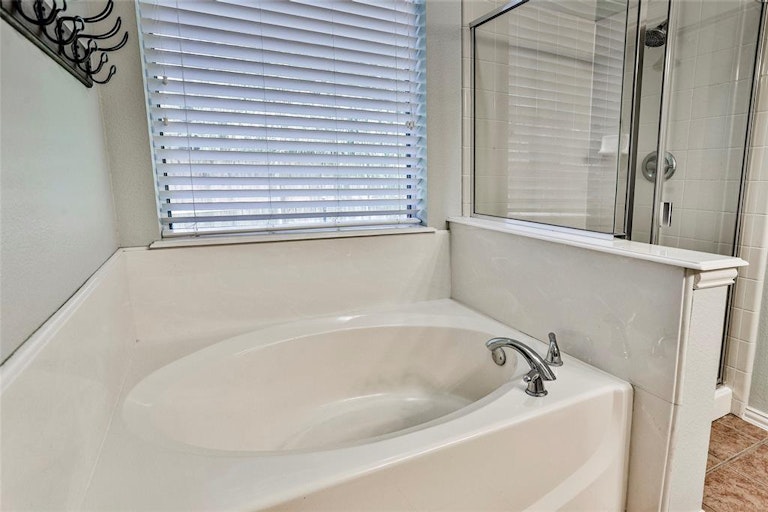 Photo 23 of 32 - 3949 Diamond Ridge Dr, Fort Worth, TX 76244