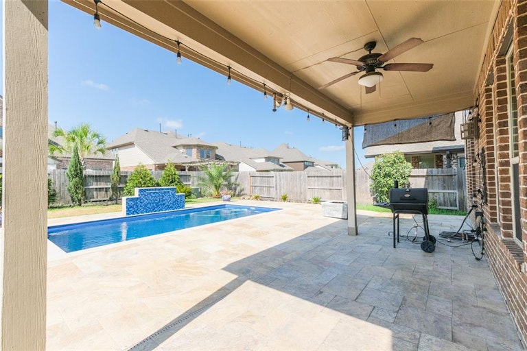 Photo 5 of 48 - 16627 Highland Country Dr, Cypress, TX 77433