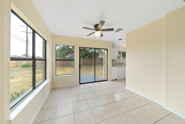 Photo 16 of 34 - 10202 Barron Fld, San Antonio, TX 78245