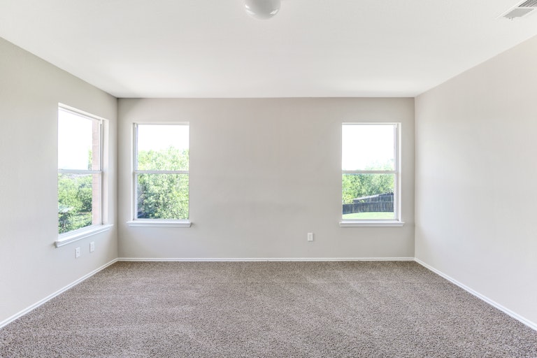 Photo 13 of 25 - 112 Matamoros St, Grand Prairie, TX 75051