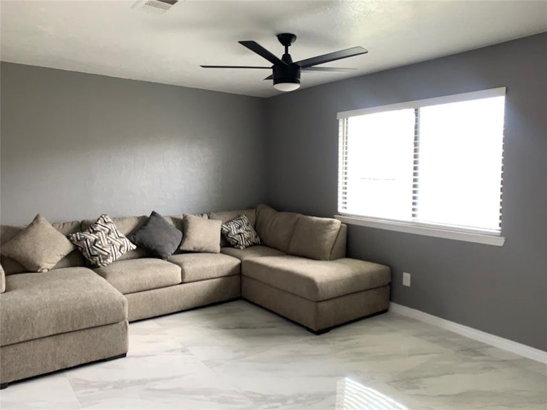 Photo 5 of 14 - 1406 Willersley Ln, Channelview, TX 77530