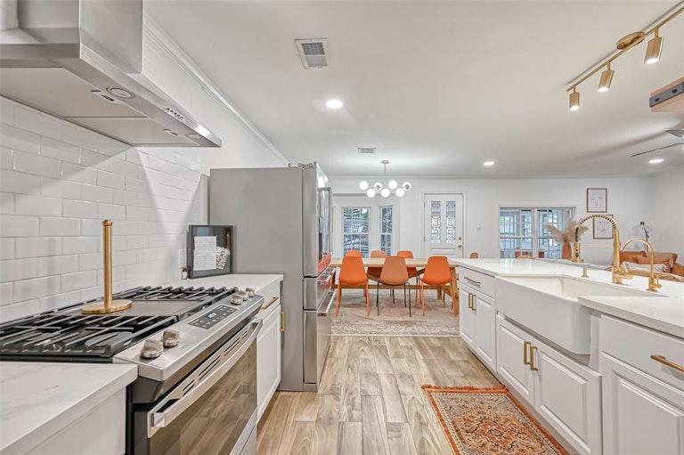Photo 18 of 43 - 1659 Chilton Ln, Katy, TX 77493