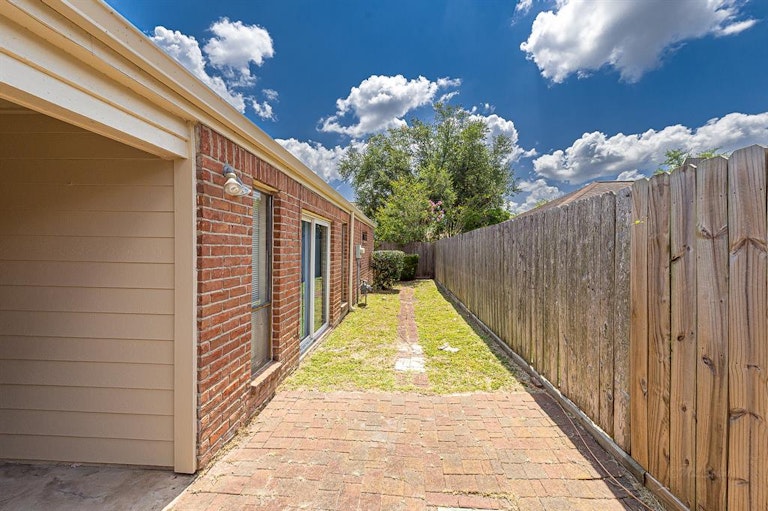 Photo 33 of 35 - 14211 Hillvale Dr, Houston, TX 77077