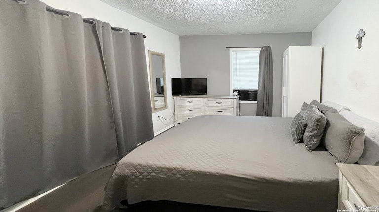 Photo 10 of 19 - 626 Corliss, San Antonio, TX 78220