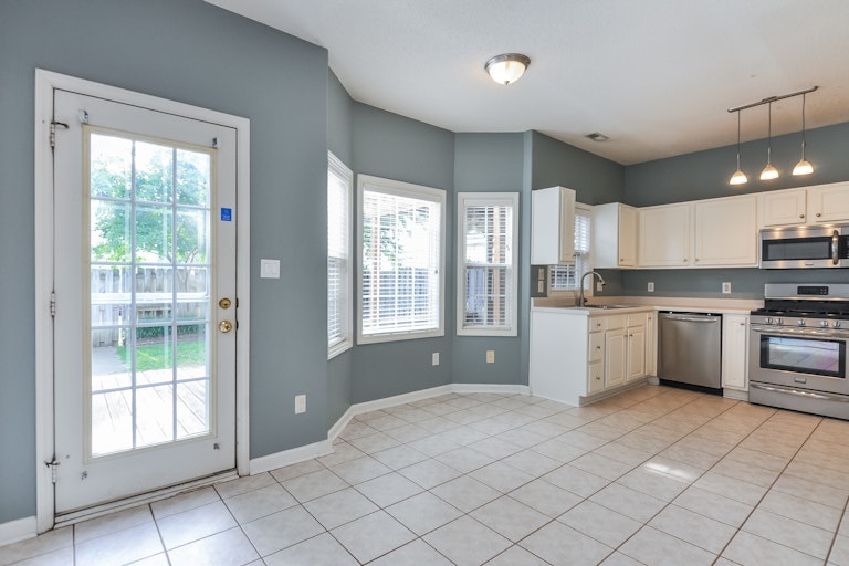 Photo 7 of 25 - 121 Danesway Dr, Holly Springs, NC 27540