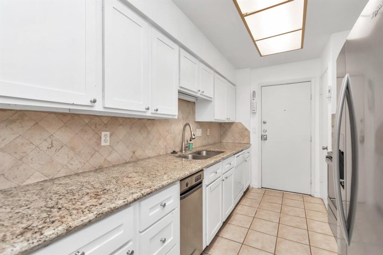 Photo 12 of 33 - 2409 Bering Dr #6, Houston, TX 77057