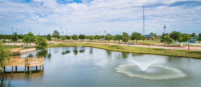 Photo 4 of 8 - 7306 Keechi Pl, Baytown, TX 77523