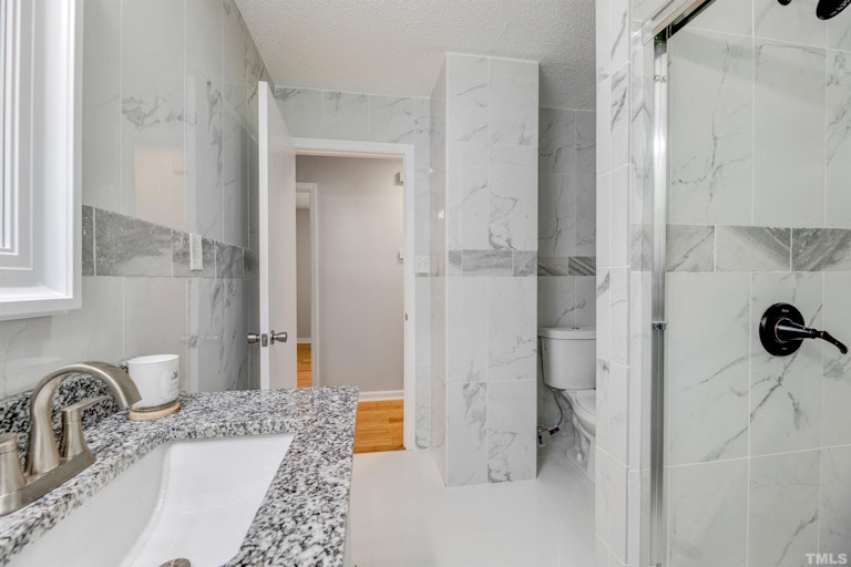 Photo 30 of 36 - 818 Shannon Dr, Chapel Hill, NC 27516