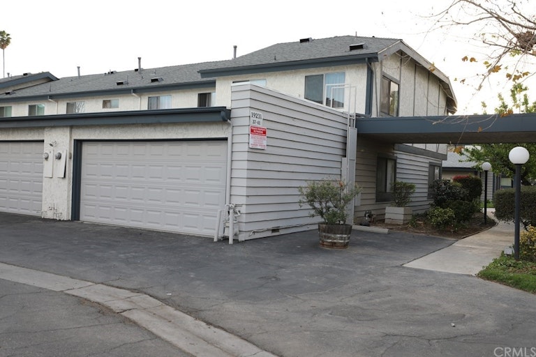 Photo 15 of 18 - 19231 Sherman Way #37, Reseda, CA 91335